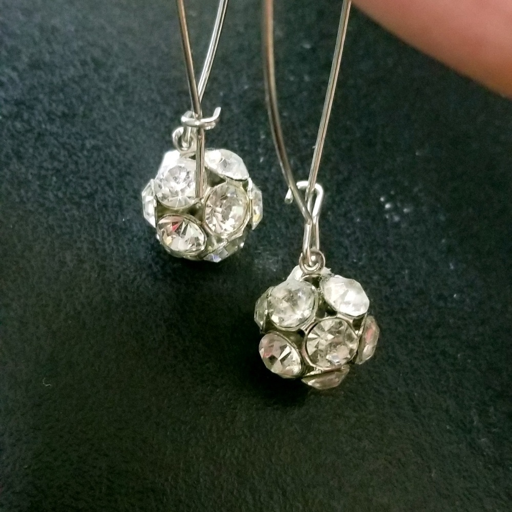 Dangle earrings - Picture 3 of 3